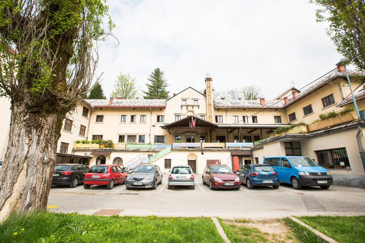 Hostel Idrija Exterior foto